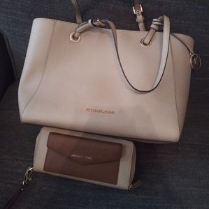 New Michael Kors Purse And Wallet
